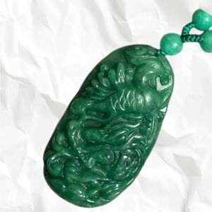 Jadite Green Beads Necklace and Carved Bird Pendant with Magnetic Clasp